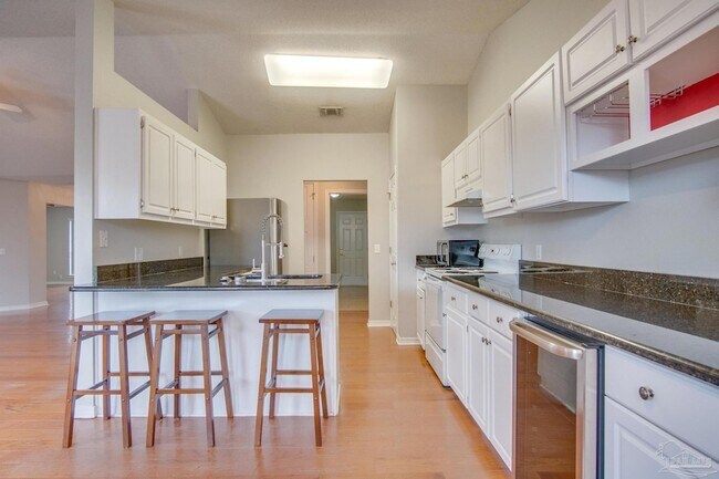 Building Photo - 5029 Lantana Dr