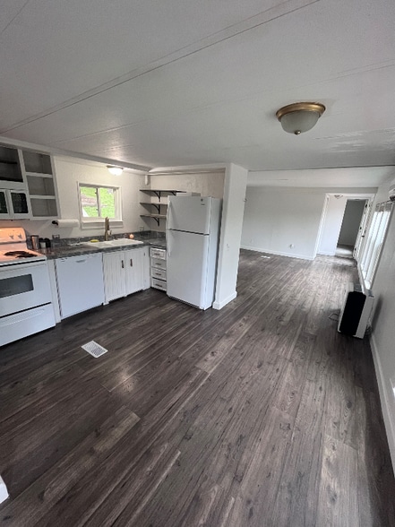 Building Photo - 16 Sassy Ln