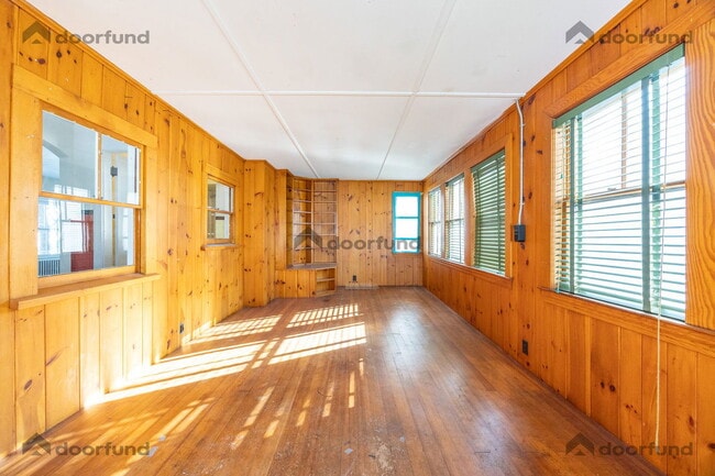 Building Photo - 12 Page St