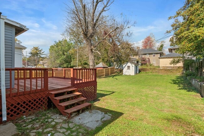 Building Photo - 1319 Maple St