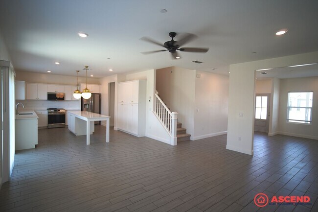 Building Photo - 4 Bedroom House in Gossamer Grove!