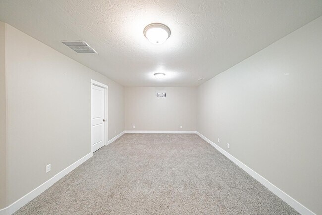 Building Photo - 2896 Blackwood