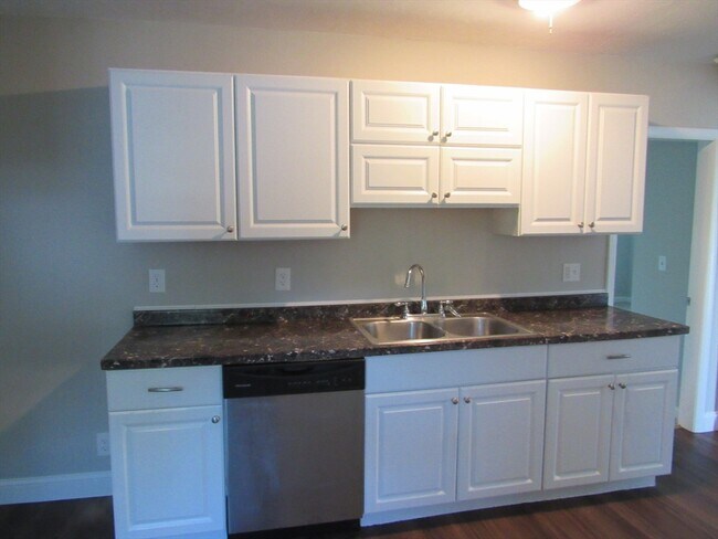 Building Photo - 19 Chapman St