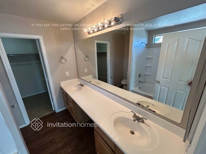 Building Photo - 7005 S 39th Dr