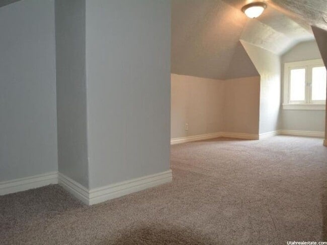 Building Photo - Charming 4 Bed, 2 Bath Home in Ogden, Clos...