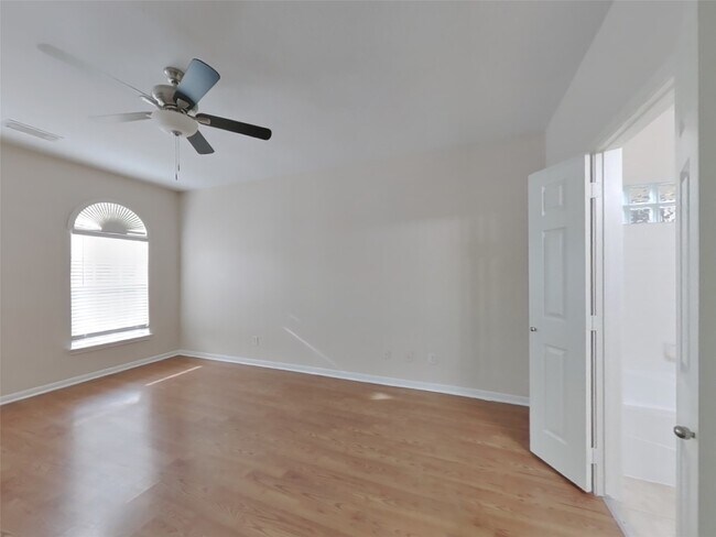 Building Photo - 2906 Crescent Bend Rd