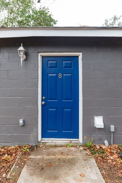 Building Photo - 1916 2nd Dr