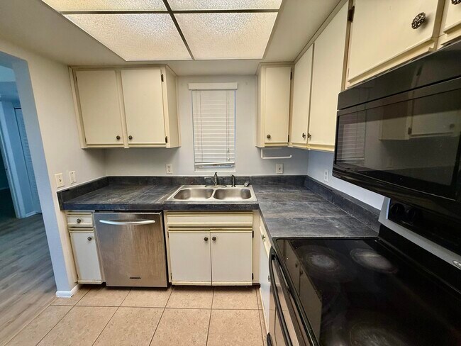 Building Photo - 1673 SE Green Acres Cir