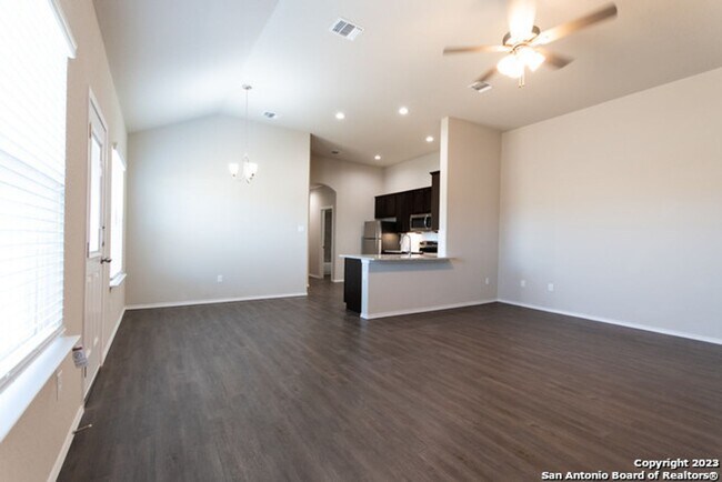 Building Photo - 3/2 Luxury Duplex in Jordan Creek!