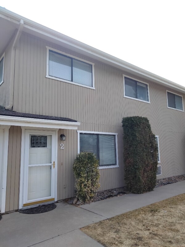 Building Photo - 797 Meadows Dr