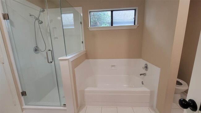 Building Photo - 3335 Lakeland Gardens Dr