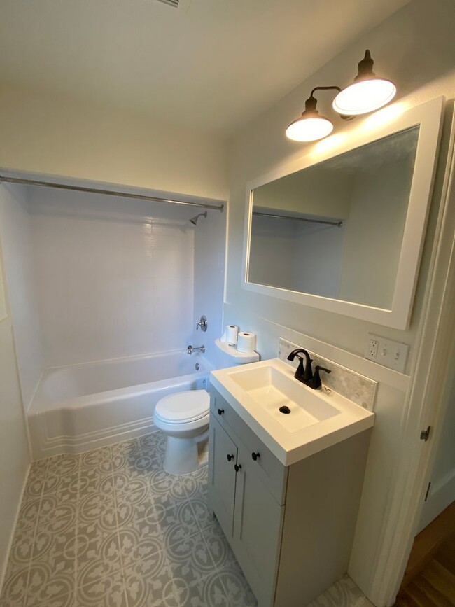 Building Photo - Remodeled Seattle Home on a corner lot, Av...