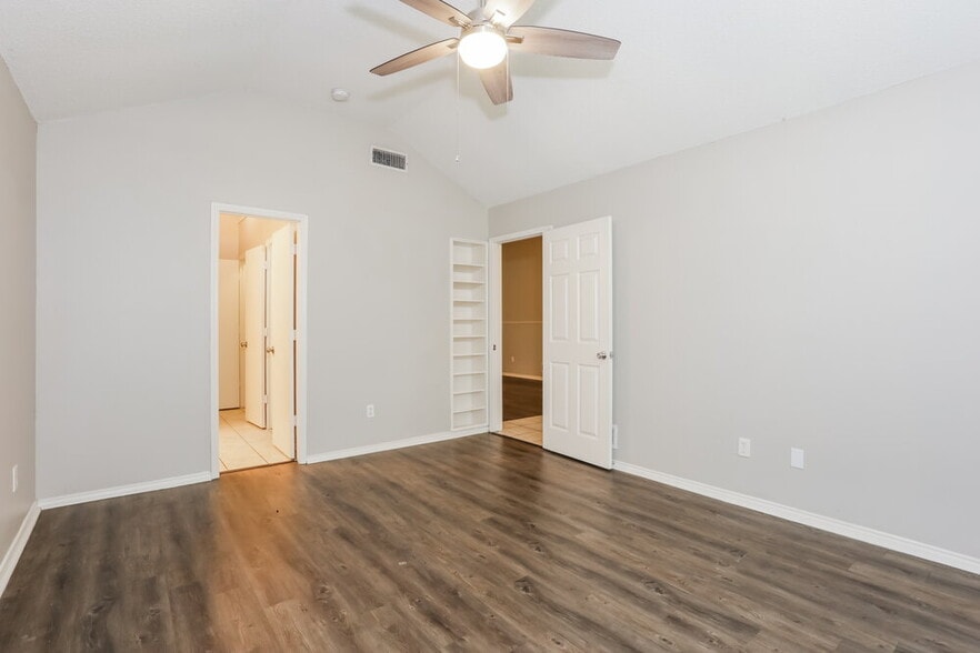 Building Photo - 317 Glen Meadow Dr