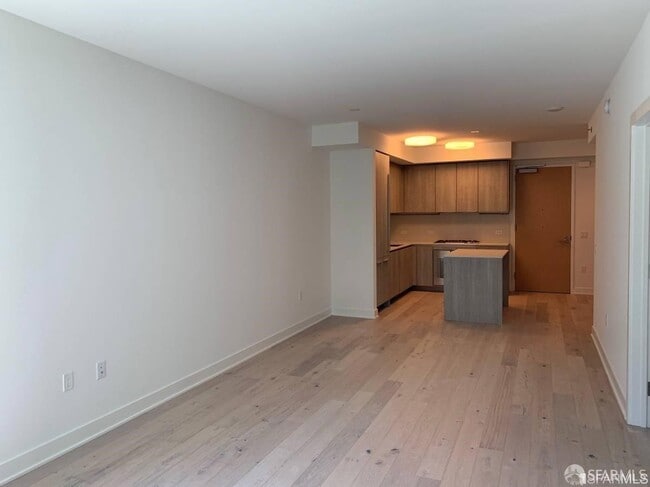 Building Photo - 318 Main St