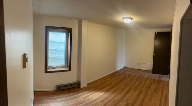 Building Photo - 604 W Oak St