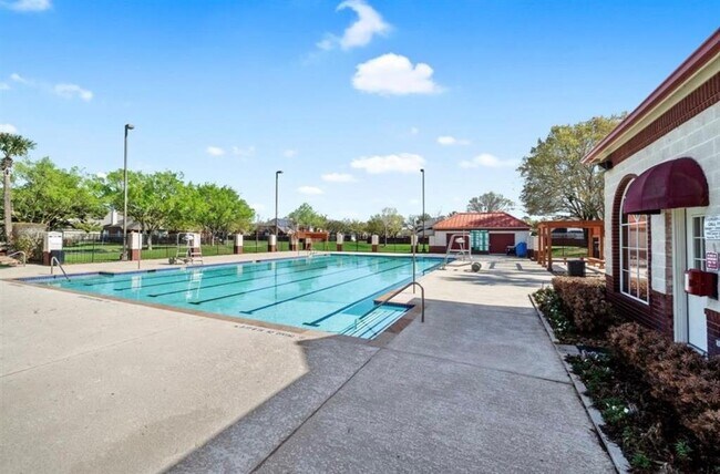 Building Photo - 16422 Red Crest Dr