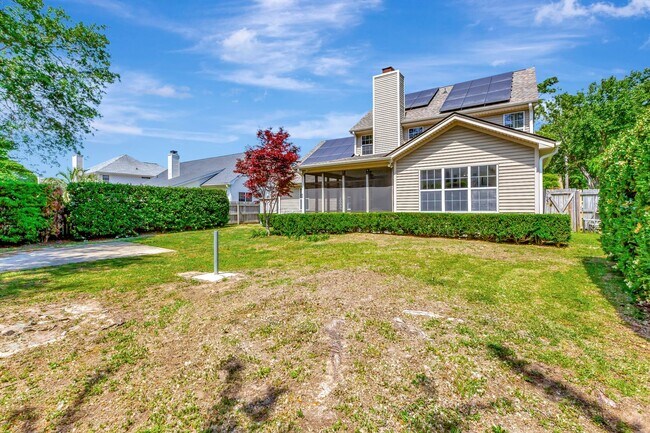 Building Photo - Charming Charleston National Home