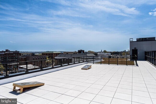 Building Photo - 811 S Columbus St