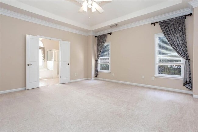 Building Photo - 3206 Windsor Lake Dr NE