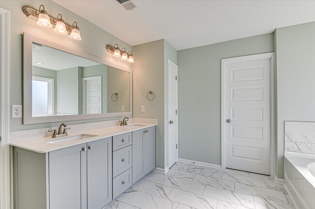 Building Photo - 705 Navan Ln