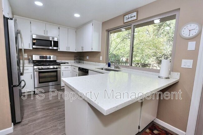 Building Photo - 6913 Navarro Ct