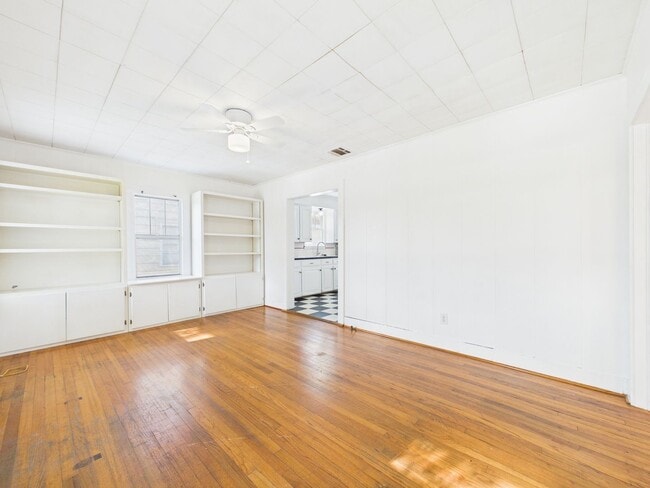 Building Photo - 714 St Thomas St