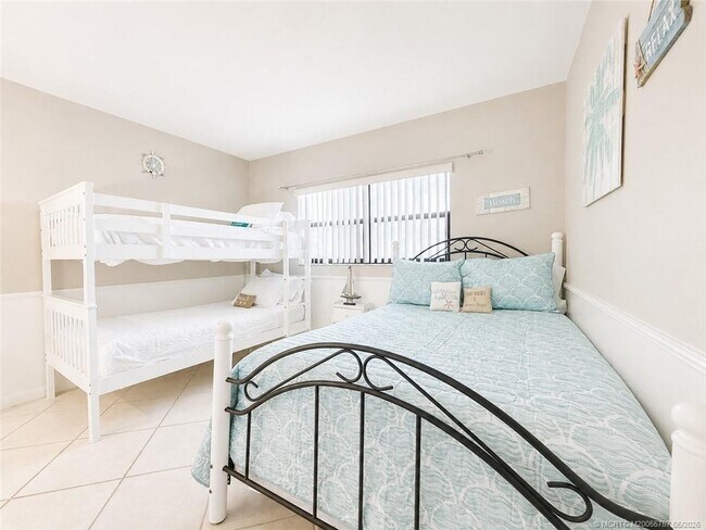 Building Photo - 7430 S Ocean Dr