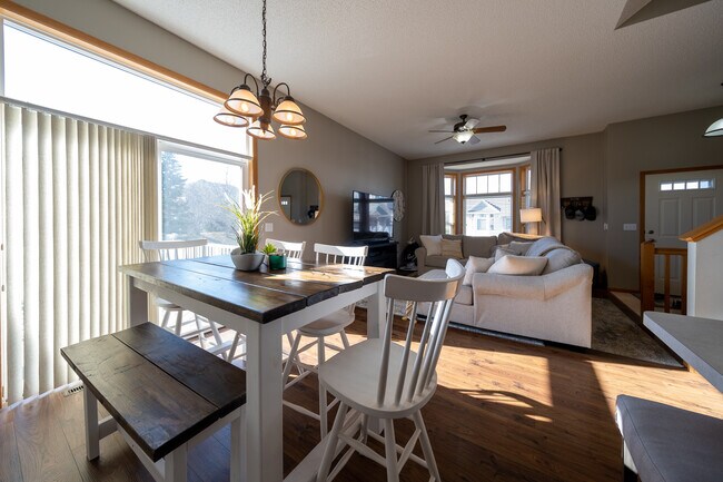 Building Photo - 20647 Hampshire Way