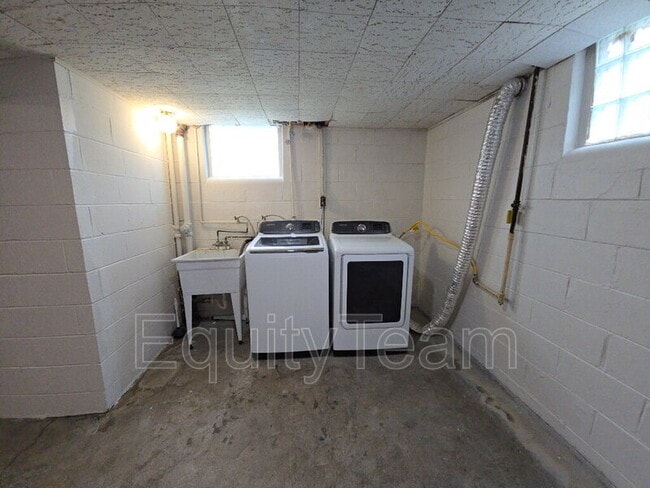 Building Photo - 4436 Redmont Ave