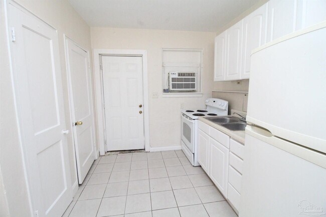 Building Photo - 13261 Lillian Hwy