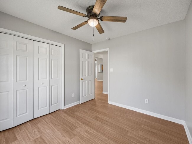 Building Photo - Welcome to Raintree!