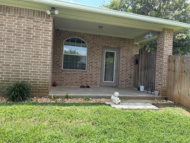 Building Photo - 359 Stone Hill Dr