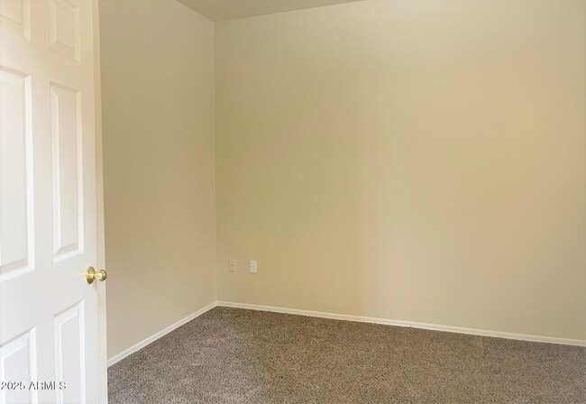 Building Photo - 1529 E South Fork Dr