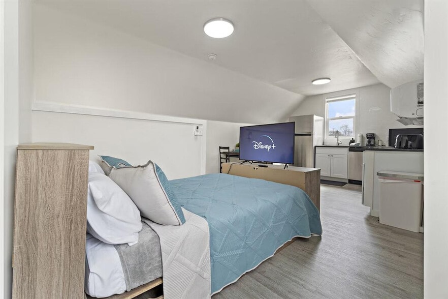 Primary Photo - 523 18th Ave S