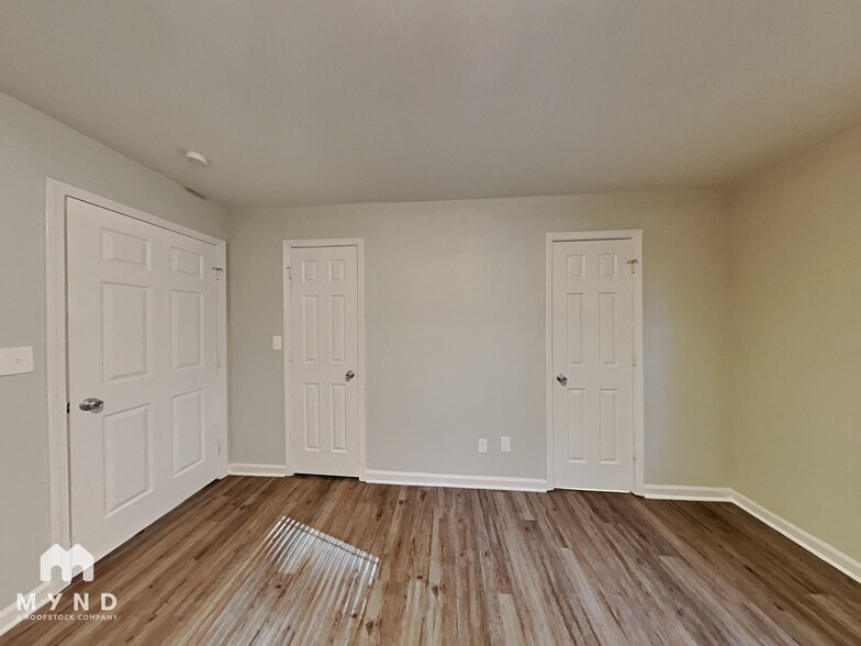 Building Photo - 2 Silverwood Dr