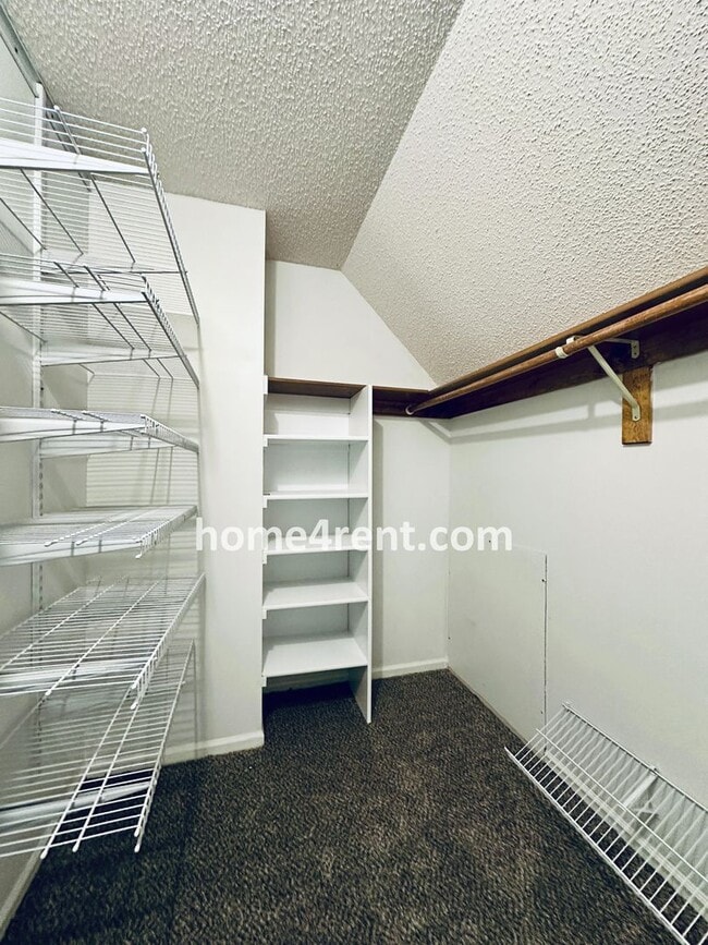 Building Photo - Blue Valley Schools, Granite Counters, Fin...