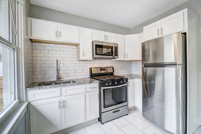 Building Photo - Newly renovated 2bed/1bath