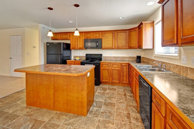 Building Photo - Phoenix Ridge