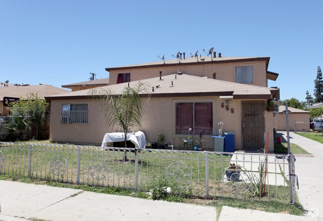 Building Photo - 655 Del Rosa Pl