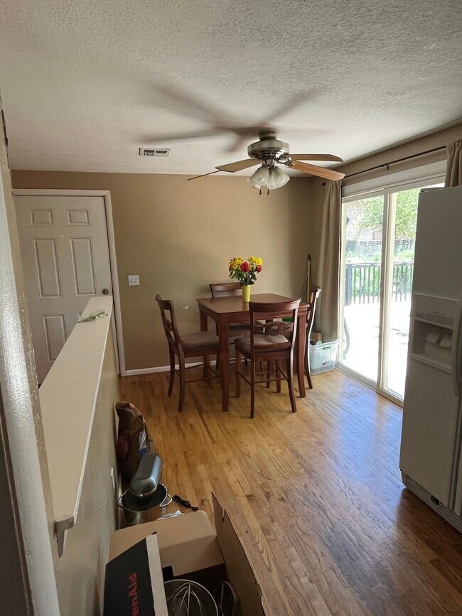 Building Photo - Private bedrooms available in Spacious Home