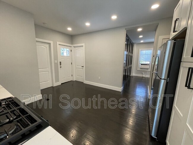 Building Photo - 5 Hunters Rd