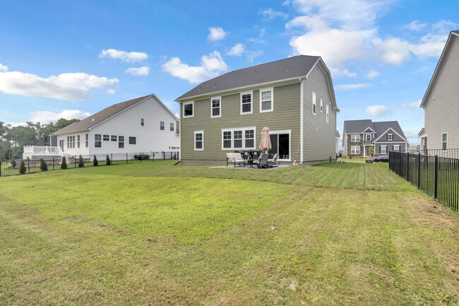 Building Photo - 168 Royal Black Heath