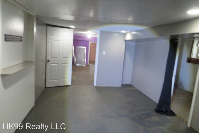 Building Photo - 3 br, 1.5 bath House - 7032 Walker St.