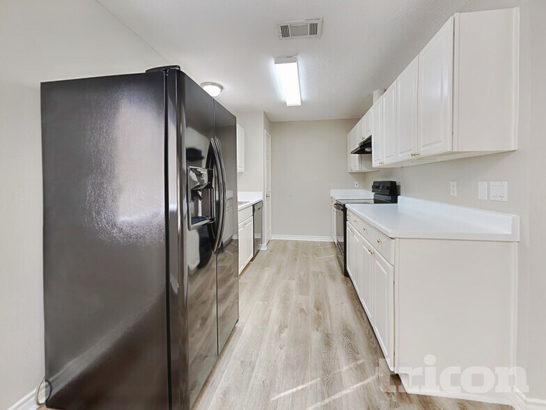 Building Photo - 2214 Townhall Ln