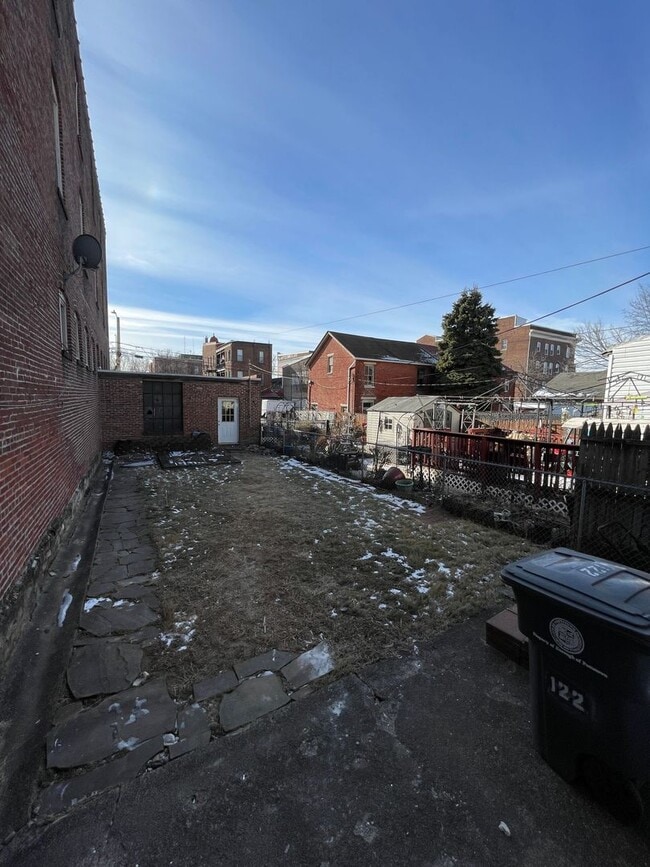 Building Photo - Beautiful 4 Bedroom, 1.5 Bath in Pottstown