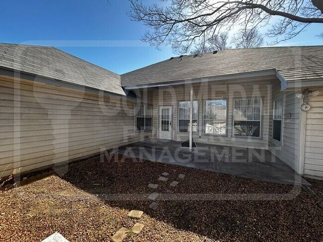 Building Photo - 1805 Diana Ln