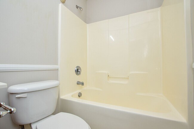 Building Photo - Elegant 4-bedroom Home in Desirable Callonwood Neighborhood in Matthews, NC