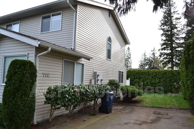 Primary Photo - 710 Drayton St