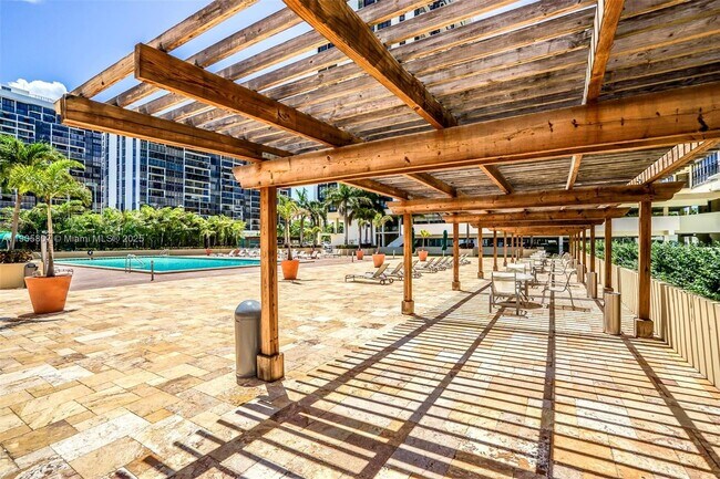 Building Photo - 1901 Brickell Ave