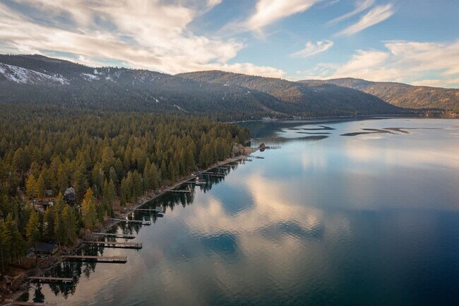 Building Photo - 300 Tomahawk Ave